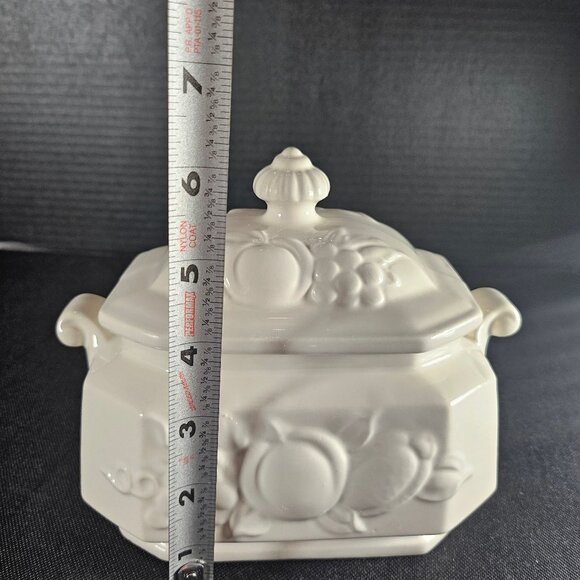 Vintage Himark Kitchen Gourmet White Embossed Fruit Motif Gravy Soup Tureen - Picture 9 of 11